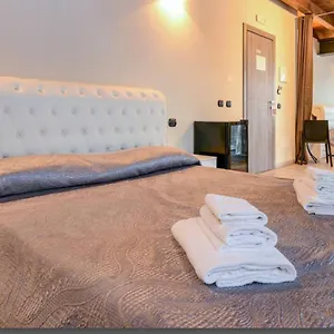 la-terrazza-sul-lago-peschiera-del-garda.hotelinveneto.com/