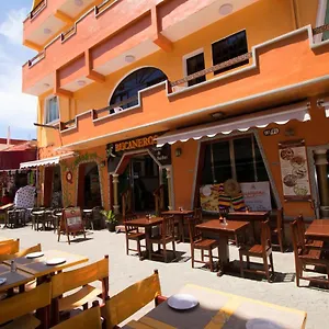 Hotel Bucaneros ***