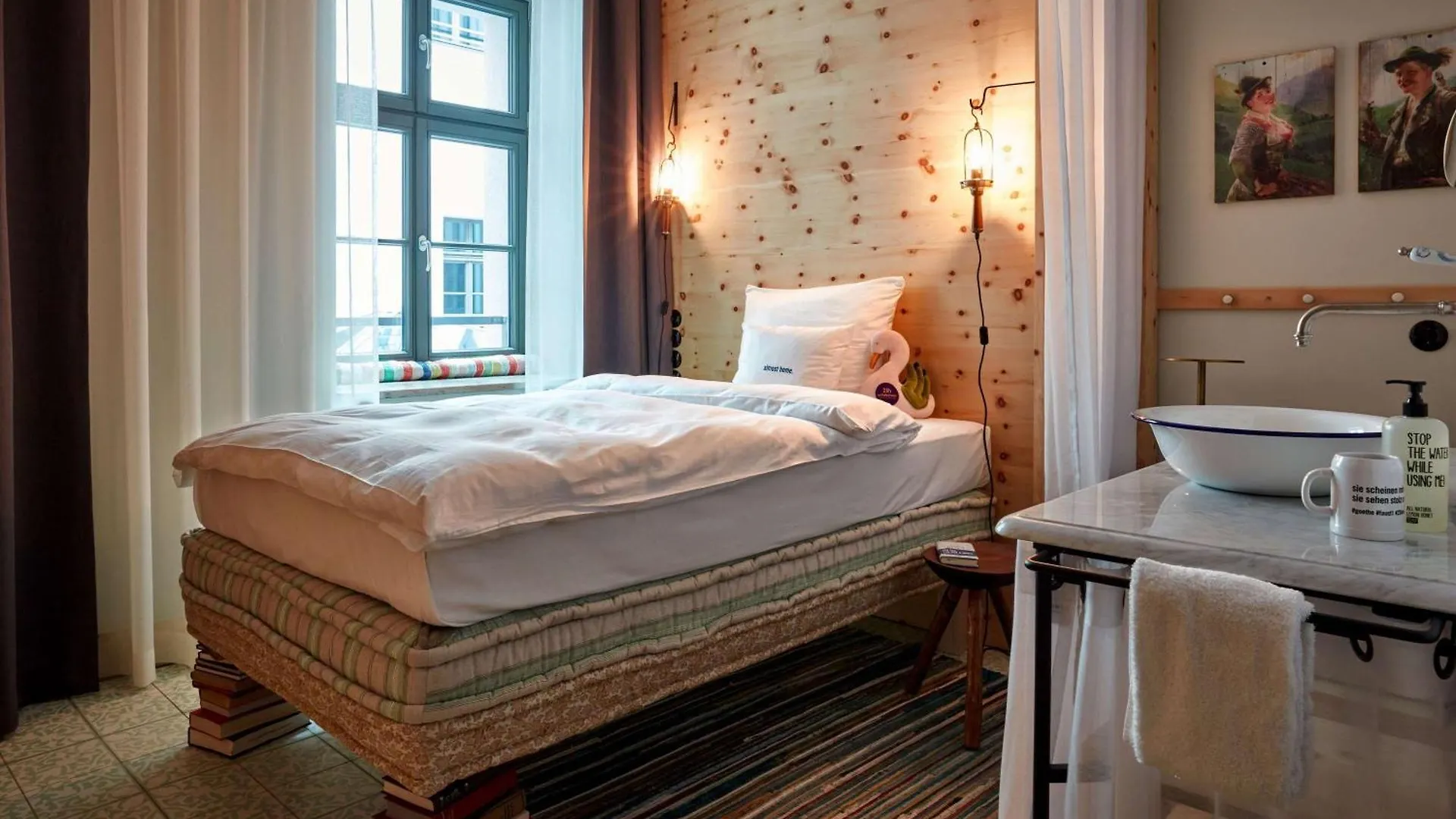 25Hours Hotel The Royal Bavarian München 4*,